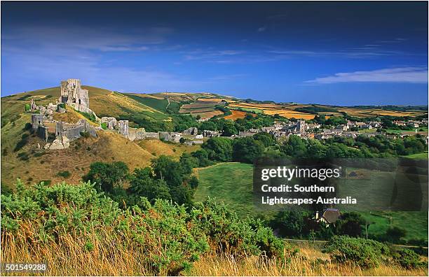 a countryside view near corfe castle, isle of purbeck, dorset, england. - dorset fotografías e imágenes de stock