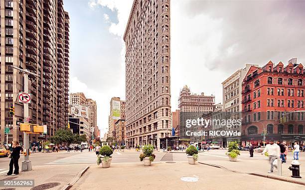 flatiron building panorama - madison square park stock-fotos und bilder