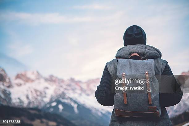 hiking in solitude - backpacks stockfoto's en -beelden