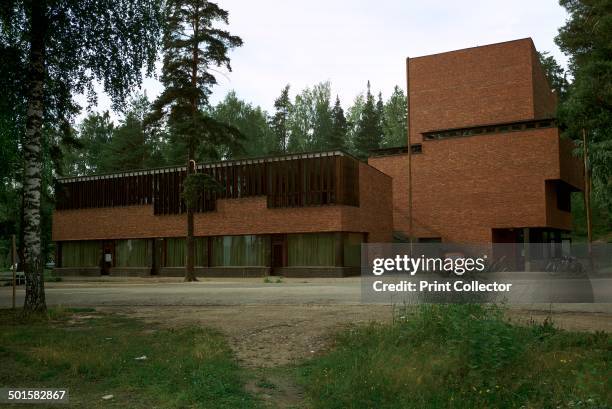 Saynatsalo Town Hall, influenced by both Finnish vernacular culture and the Italian Renaissance, 1940s.