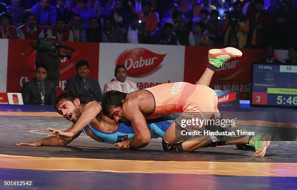 Haryana Hammers wrestler Yogeshwar Dutt in action against Bajrang Punia of Bengaluru Yodhas during the Pro Wrestling League match between Haryana...