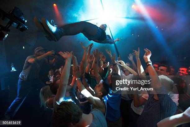 ob ihre fans mit "the sound of music - stage diving stock-fotos und bilder