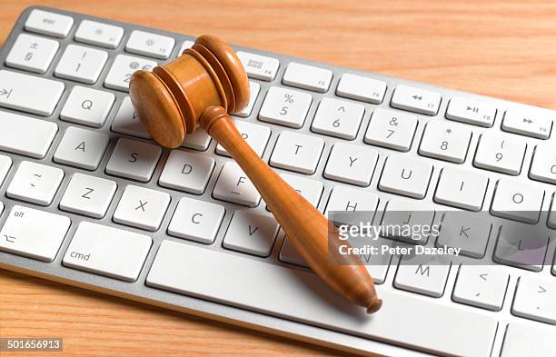 online judgement/auction - peter law foto e immagini stock