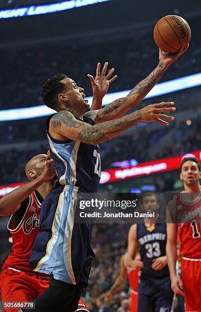 Matt Barnes of the Memphis Grizzlies goes up for a shot past Taj Gibson of the Chicago Bulls at the United Center on December 16, 2015 in Chicago,...