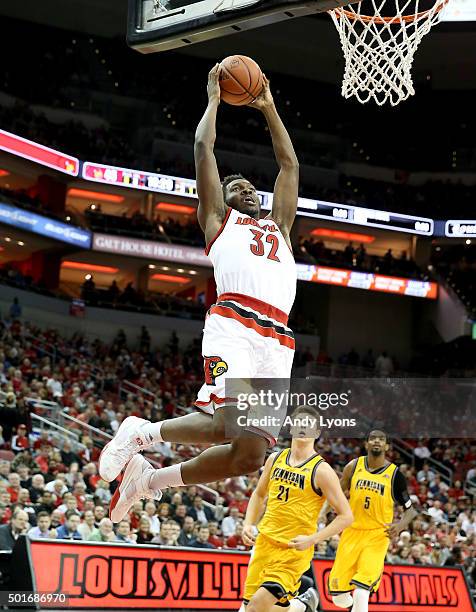 Chinanu Onuaku of the Louisville Cardinals dunks the ball during the game against the Kennesaw State Owls at KFC YUM! Center on December 16, 2015 in...