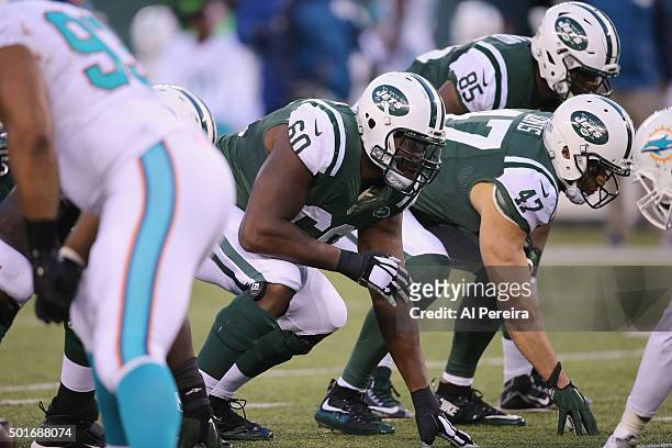 Tackle D'Brickashaw Ferguson of the New York Jets is set to block against the Miami Dolphins at MetLife Stadium on November 29, 2015 in East...