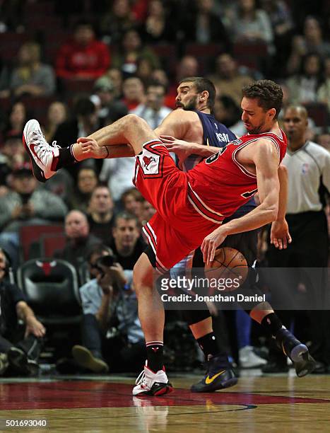 Pau Gasol of the Chicago Bulls is fouled by his brother Marc Gasol of the Memphis Grizzlies at the United Center on December 16, 2015 in Chicago,...