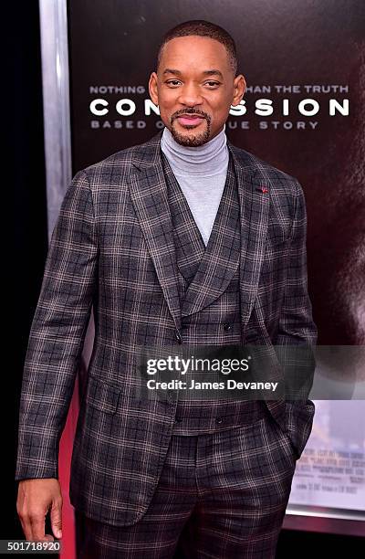 Will Smith attends the "Concussion" premiere at AMC Loews Lincoln Square on December 16, 2015 in New York City.