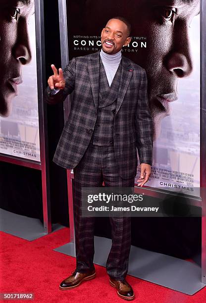 Will Smith attends the "Concussion" premiere at AMC Loews Lincoln Square on December 16, 2015 in New York City.