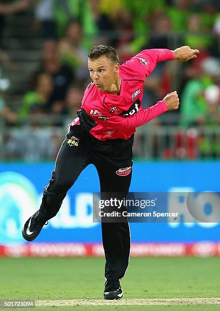 Johan Botha of the Sixers bowls during the Big Bash League match between the Sydney Thunder and the Sydney Sixers at Spotless Stadium on December 17,...