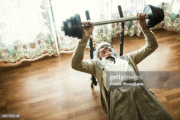 grandma weightlifting in living room - grandmas living room stockfoto's en -beelden