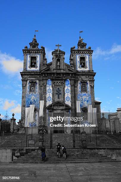 igreja de santo ildefonso church in black, white and blue, porto, portugal - santo ildefonso church imagens e fotografias de stock