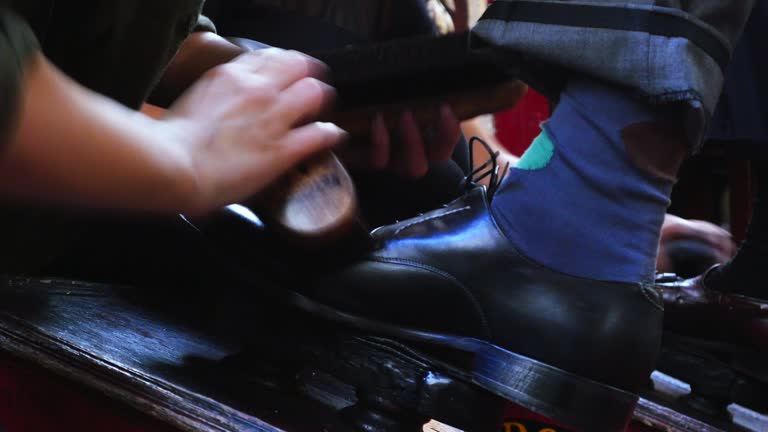 https://media.gettyimages.com/id/501759164/video/female-shoeshiners-at-work-close-up.jpg?b=1&s=640x640&k=20&c=HvRluIWHjPFKmI7JCgTTUgYYqcEensRSZ68PxVLVCxQ=