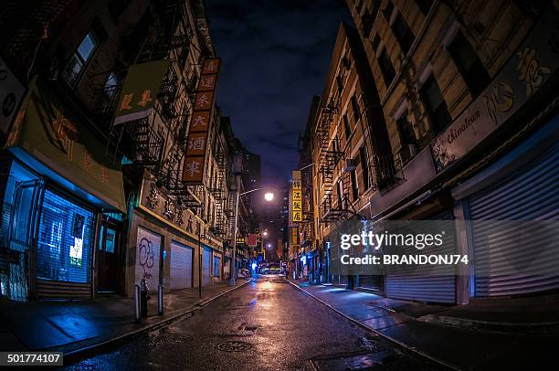 alten gasse in chinatown - hauptstraße stock-fotos und bilder