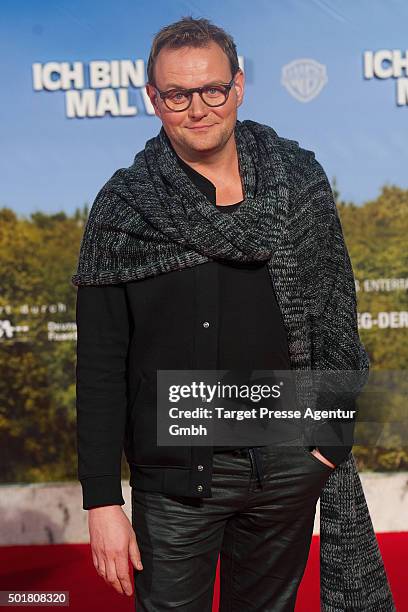 Devid Striesow attends the 'Ich bin dann mal weg' premiere at CineStar on December 17, 2015 in Berlin, Germany.