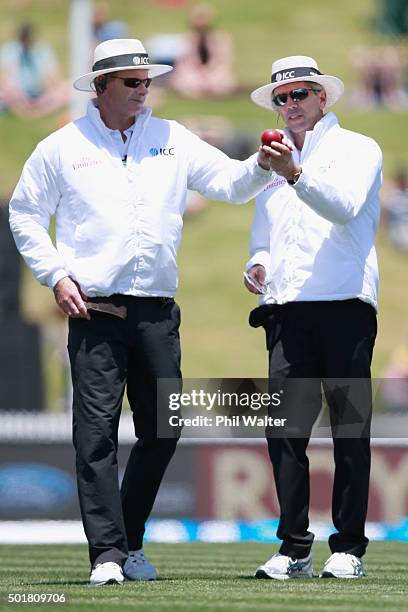 Umpire's Paul Reiffel and Nigel Llong inspect the ball during day one of the Second Test match between New Zealand and Sri Lanka at Seddon Park on...