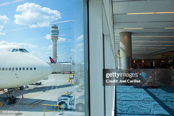 atlanta international airport and boeing 747 - inside a 747 stock pictures, royalty-free photos & images