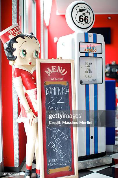 betty boop - 50s diner stock pictures, royalty-free photos & images