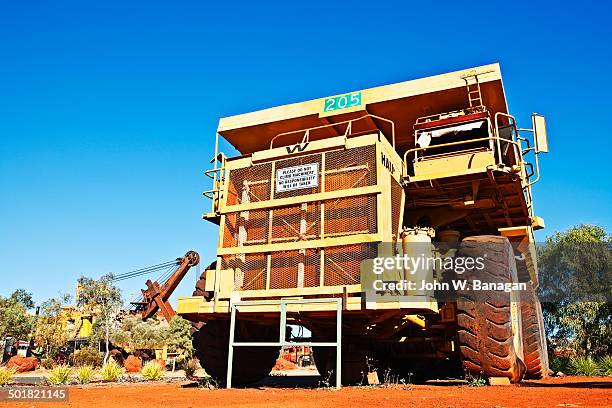 dumper truck on display, tom price, w.a. - banagan dumper truck stock pictures, royalty-free photos & images