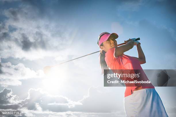 oscillazione di golf - woman on swing foto e immagini stock