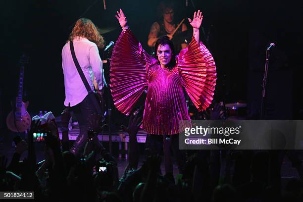 Luke Spiller of the band The Struts performs in concent at The Theater of Living Atrs December 17, 2015 in Philadelphia, Pennsylvania.