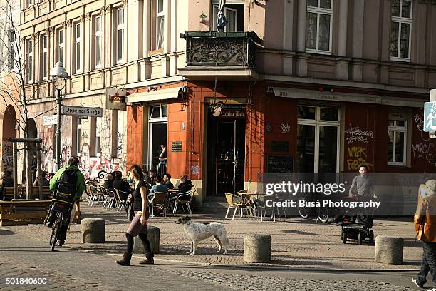 street scene in kreuzberg, alternative neighborhood in berlin (germany) - kreuzberg stock-fotos und bilder