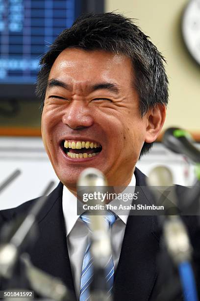 Osaka City Mayor Toru Hashimoto speaks during a press conference at Osaka City Hall on December 18, 2015 in Osaka, Japan.