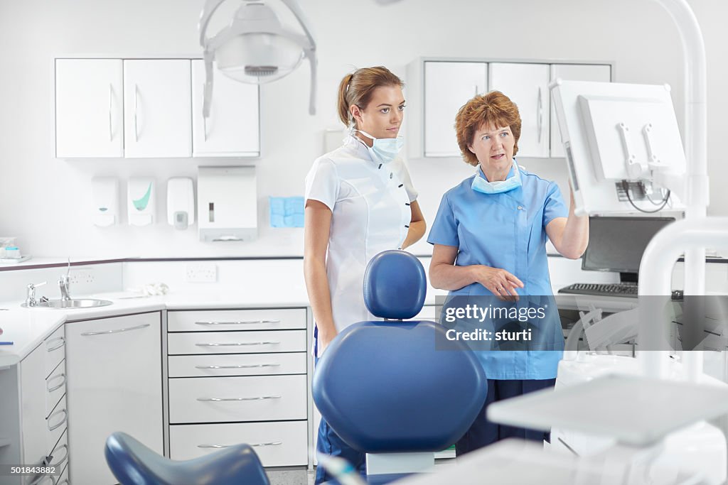 Todas las mujeres del equipo dental