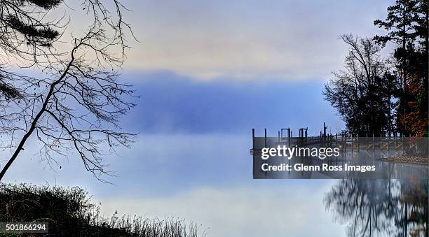 mist on the lake - columbia south carolina stockfoto's en -beelden