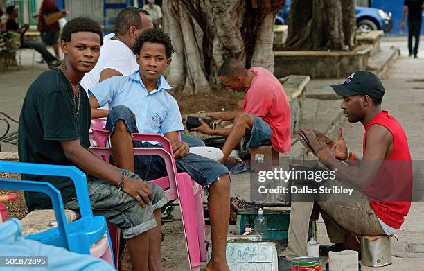 shoe-shining in barahona, dominican republic - shoeshiner stock pictures, royalty-free photos & images