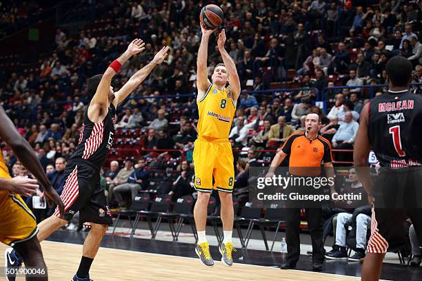 Matt Gatens, #8 of Limoges CSP in action during the Turkish Airlines Euroleague Basketball Regular Season Round 10 game between EA7 Emporio Armani...