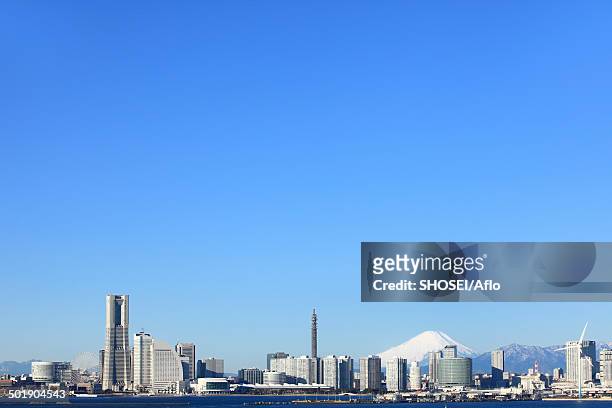 view of yokohama, kanagawa prefecture, japan - minato mirai stockfoto's en -beelden