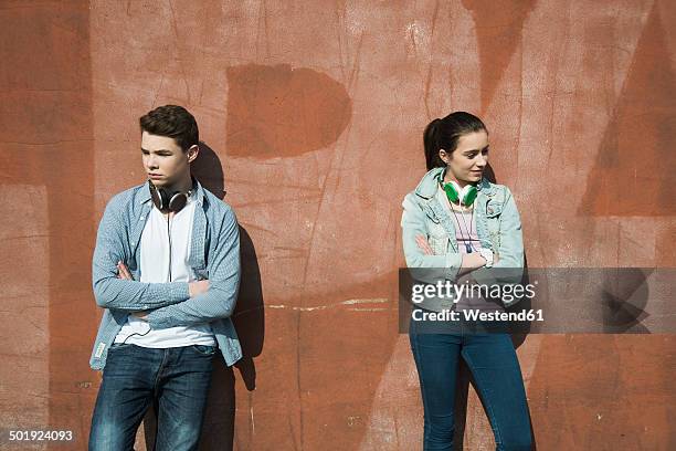 teenage couple in trouble - angry boy stockfoto's en -beelden