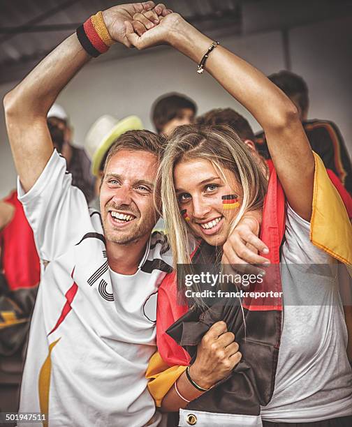 deutsch unterstützer im fußballstadion - beauty fan event stock-fotos und bilder