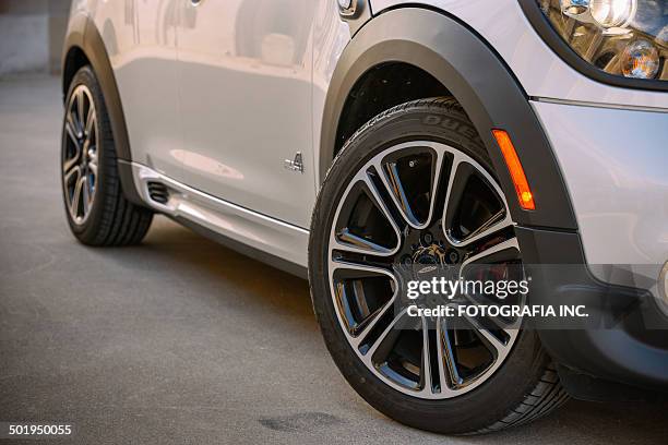 mini cooper s jcw in spring time - alloy wheel stockfoto's en -beelden