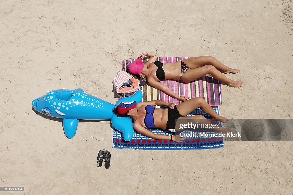 Adelaide Residents Try To Stay Cool As Severe Heatwave Continues