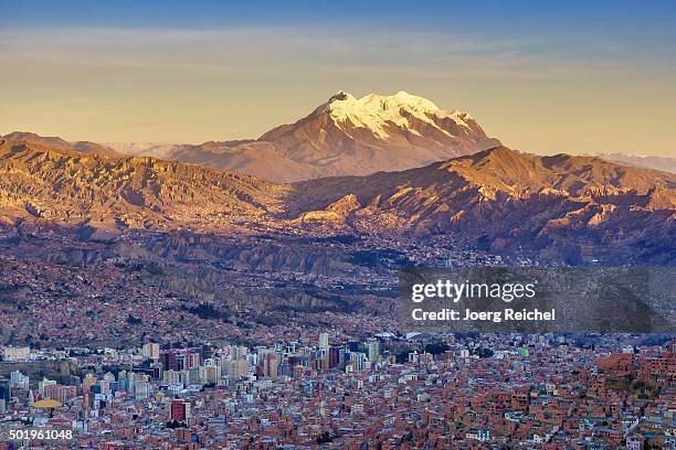 the valley of la paz / bolivia - berg illimani stock-fotos und bilder