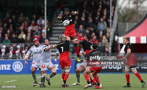 Saracens' lock from England Maro Itoje claims lineout ball during the European Rugby Champions Cup rugby union match between Saracens and Oyonnax at...