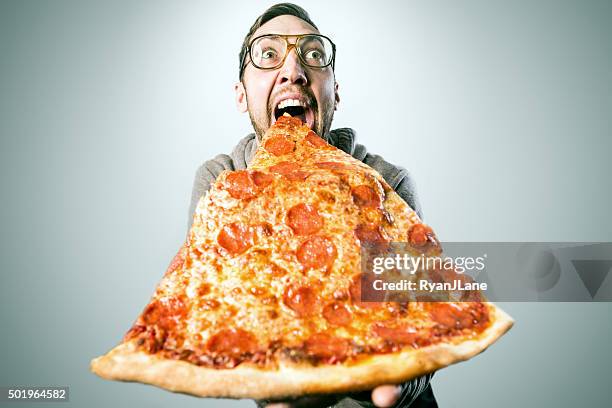 man eating oversized pizza slice - large 個照片及圖片檔