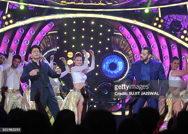 Indian Bollywood actors Shah Rukh Khan and Salman Khan pose with dancers during a promotional event for the Hindi film Dilwale on the set of Colors...
