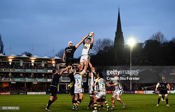 Dave Attwood of Bath is beaten in the lineout by Joe Launchbury of Wasps during the European Rugby Champions Cup match between Bath Rugby and Wasps...