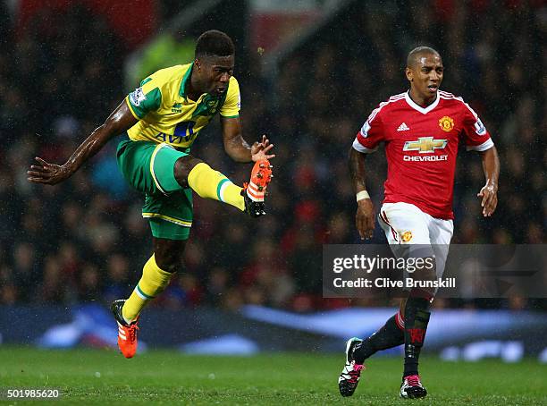 Alexander Tettey of Norwich City scores his team's second goal during the Barclays Premier League match between Manchester United and Norwich City at...