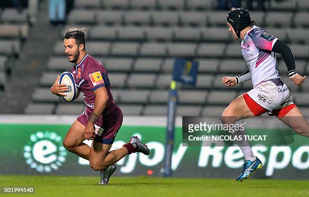 Bordeaux-Begles' French wing Sofiane Guitoune scores a try during the European Rugby Champions Cup rugby match between Bordeaux-Begles and Ospreys on...