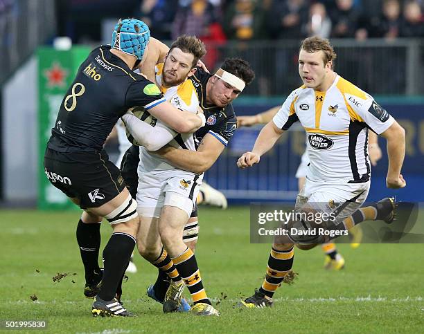 Elliot Daly of Wasps is tackled by David Denton and Francois Louw during the European Rugby Champions Cup match between Bath and Wasps at the...