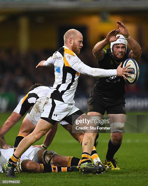 Dave Attwood of Bath attempts to charge down a kick from Joe Simpson of Wasps during the European Rugby Champions Cup match between Bath Rugby and...