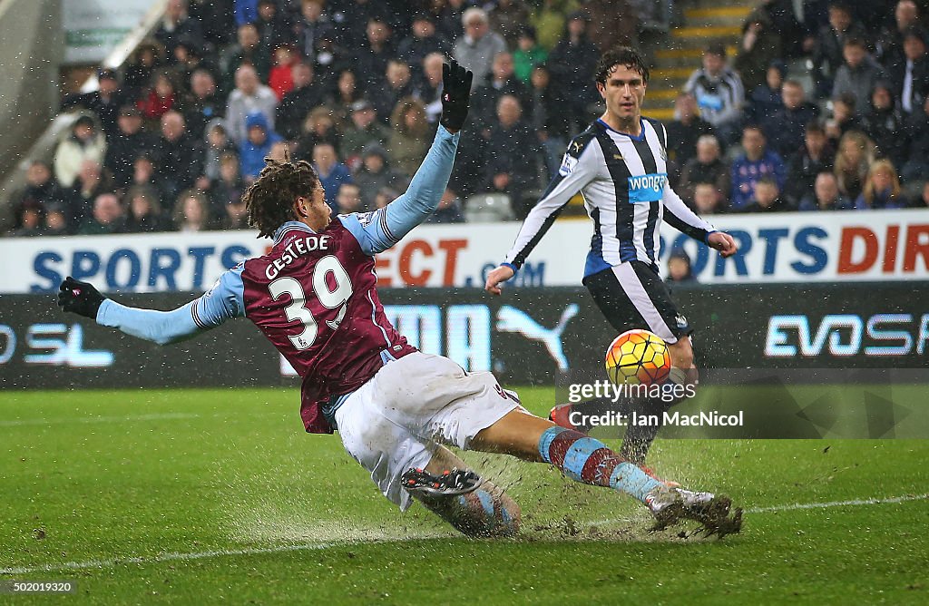 Newcastle United v Aston Villa - Premier League