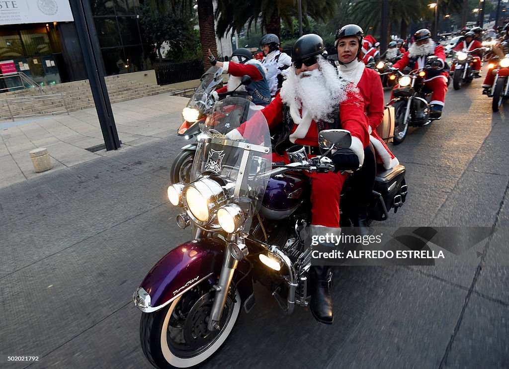 Mx Santa A group of motorcyclists fancy dressed as Santa Claus parade during ...