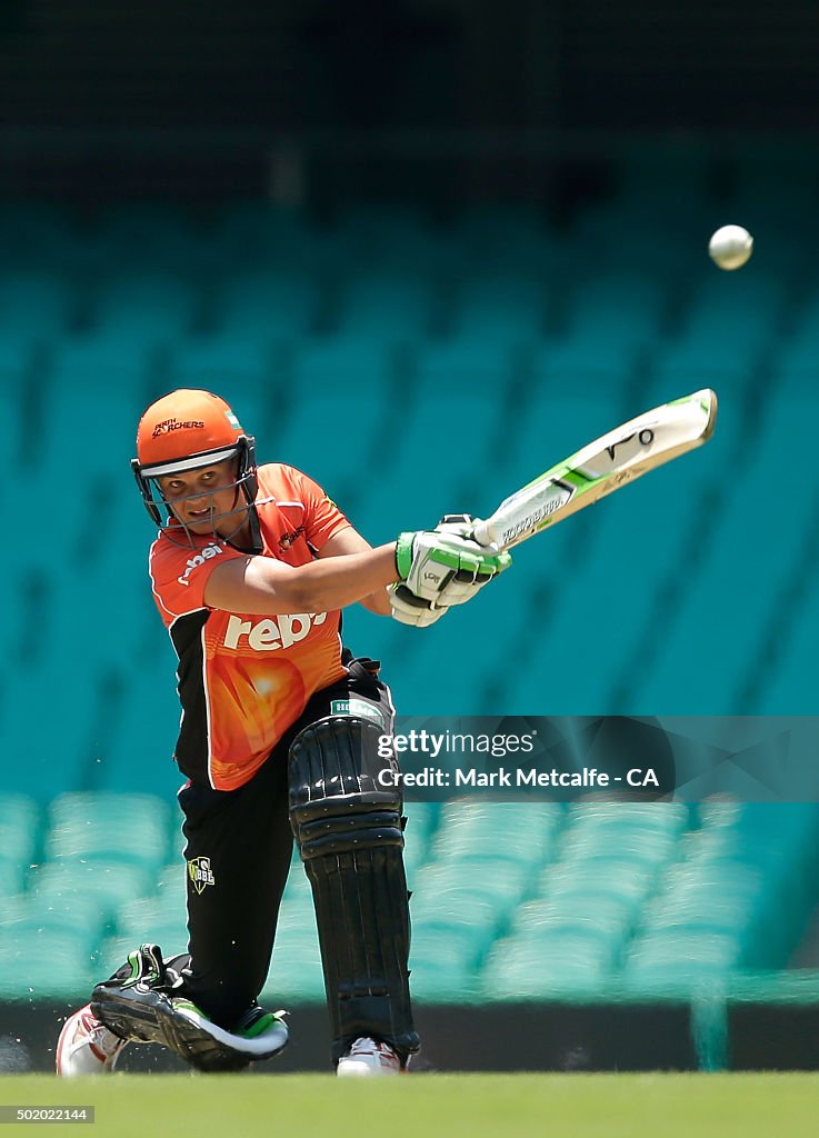 Women's Big Bash League - Sydney Sixers v Perth Scorchers