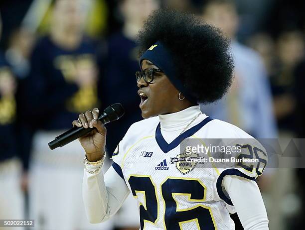 Linda Lewis, the mother of Michigan cornerback Jourdan Lewis, sings the national anthem before the Michigan Wolverines basketball game against the...