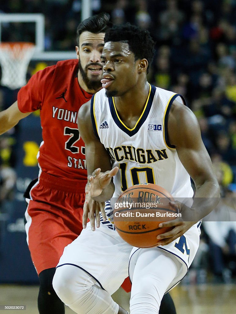 Youngstown State v Michigan